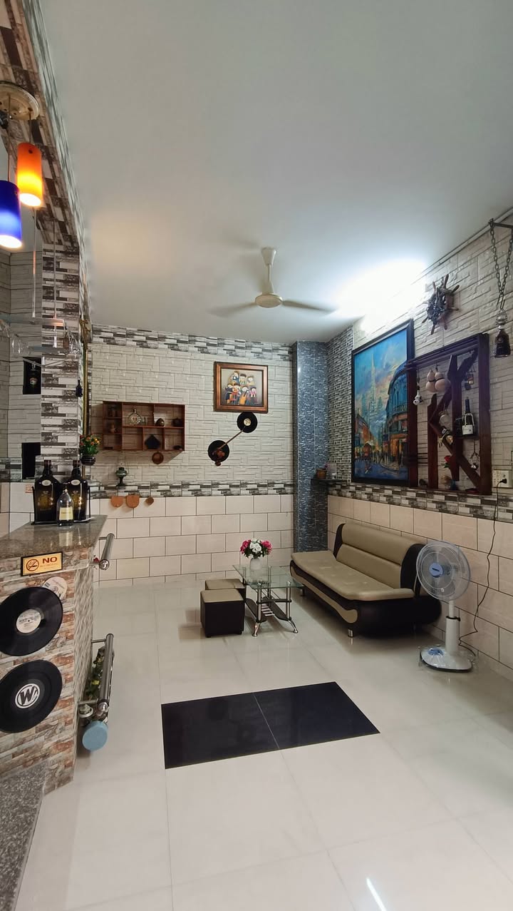 Nhà 2 tầng hẻm 5m tại Bình Tân, 40m² giá 3.3 tỷ - Sổ hồng chính chủ, thương lượng!