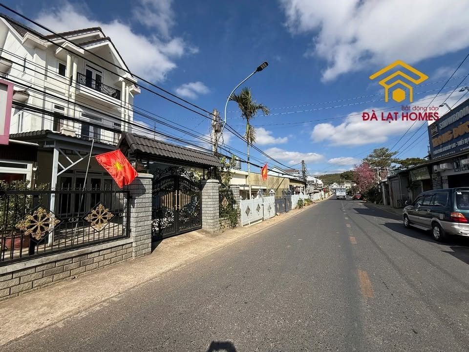 Biệt thự mặt tiền Hồ Xuân Hương Đà Lạt 230m² giá 18 tỷ - Nở hậu, chính chủ!