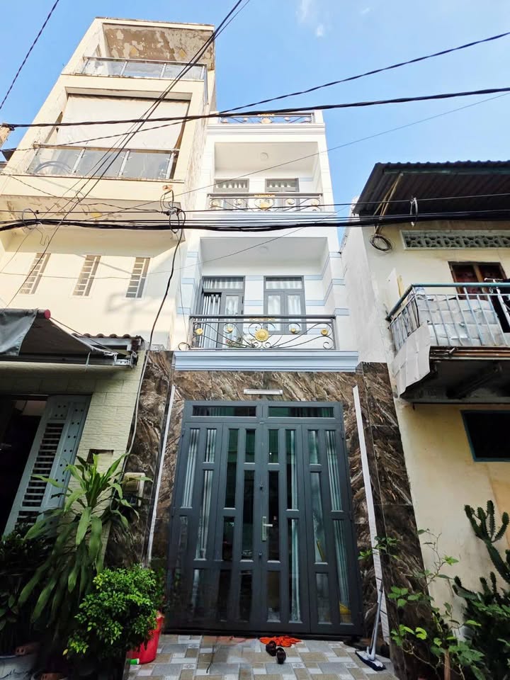 Nhà hẻm xe hơi 114 Chiến Lược, Bình Tân 30m² giá 4.5 tỷ - Sẵn sàng vào ở ngay!