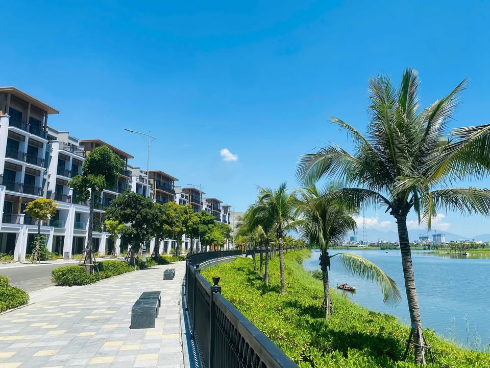 Đất biệt thự Đầm Sen Đà Nẵng 150m² giá 14 tỷ - Vị trí đắc địa ven sông!