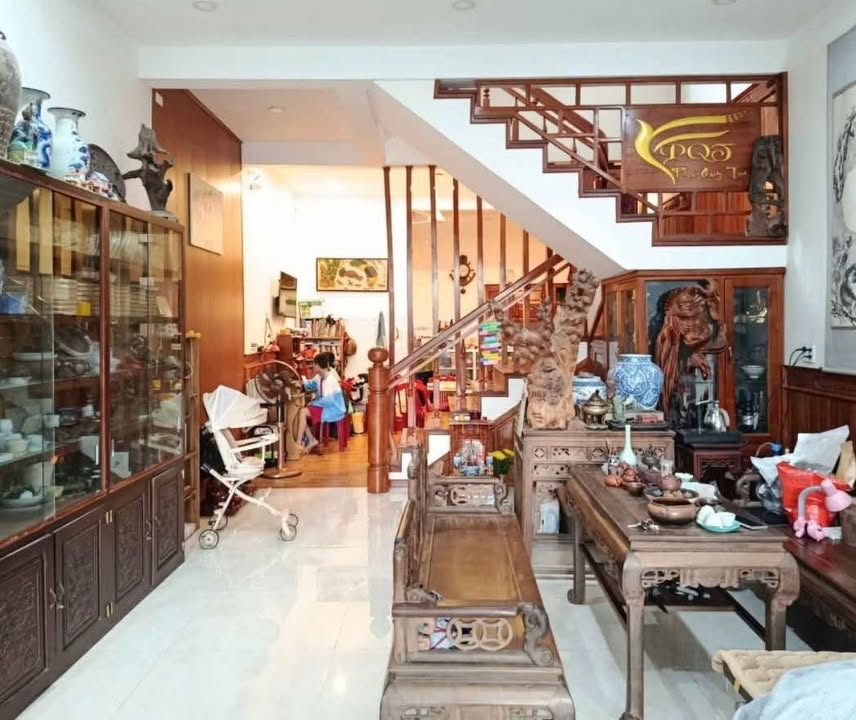Nhà 3 tầng mặt tiền đường Quang Trung, 90m² giá 3.25 tỷ - Thiết kế hiện đại, sẵn sàng ở ngay!