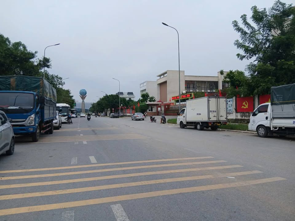 Nhà phố Quang Tiến, 48m² giá 9 tỷ - Ô tô đỗ cửa, tiện ích đầy đủ!