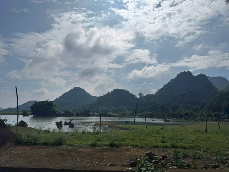 Đất nền view hồ tại Xóm Nhội, Huyện Yên Thủy - Diện tích 2000m², giá 3 tỷ - Cơ hội đầu tư hấp dẫn!