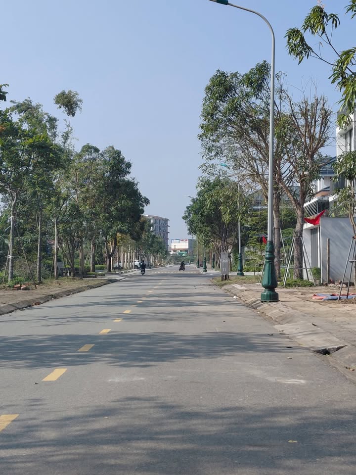 Đất mặt tiền đường Đông Lộ, Phường Hà Huy Tập, 200m² - Đầu tư sinh lời cao!