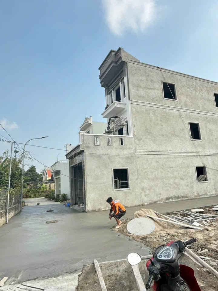 Nhà độc lập 3 tầng căn góc tại Lương Quy - Lê Lợi 65m² - Ô tô đỗ gara tiện lợi!