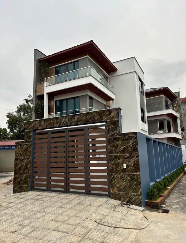 Biệt thự Townhouse Quang Trung Thái Nguyên 260m² giá 6 tỷ - Sân vườn rộng thoáng