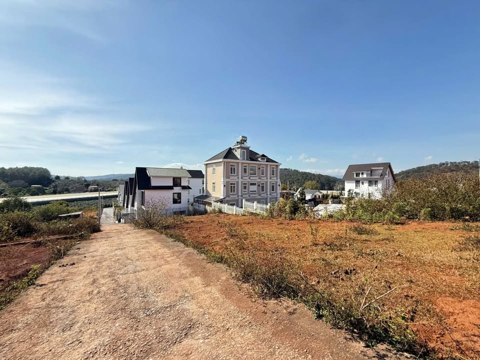 Bán đất xây dựng hẻm ô tô đường nhựa Măng Lin, Đà Lạt 180m² - Giá thương lượng hấp dẫn!