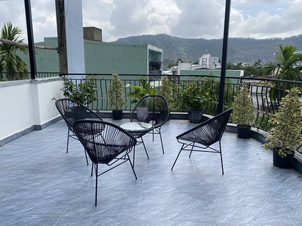 Nhà 3 tầng lô góc 110m² giá 5 tỷ - Full nội thất, ô tô đỗ cửa!