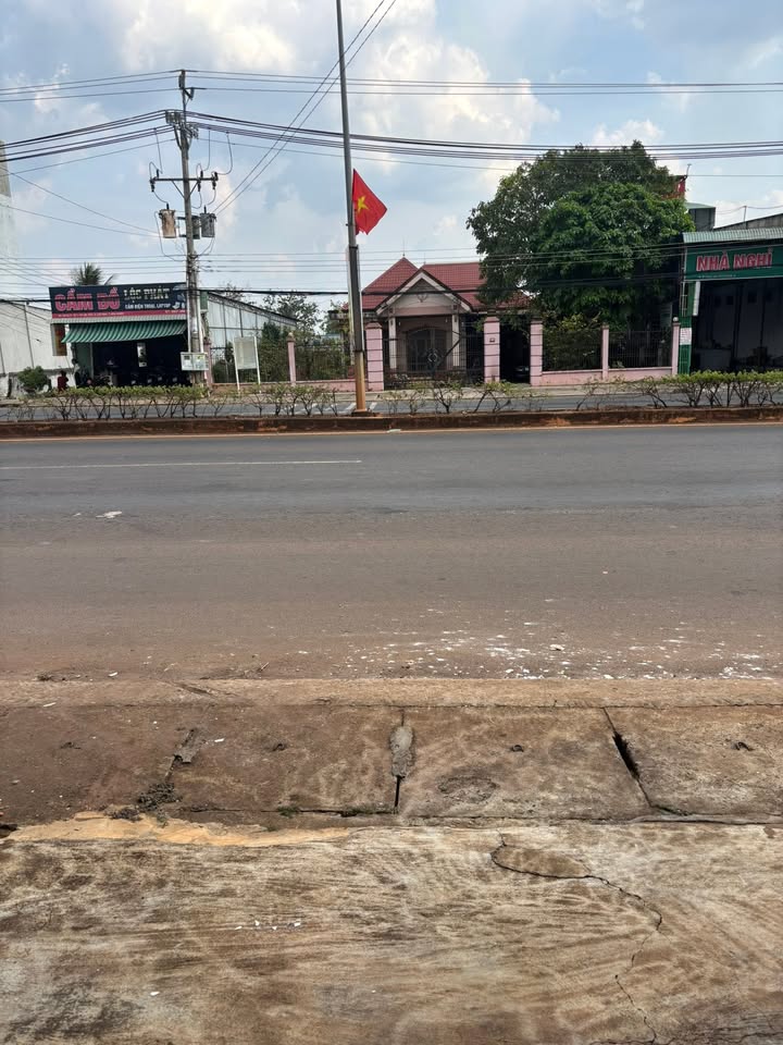 Nhà nguyên căn cho thuê mặt tiền Quốc lộ 13 - Diện tích 90m², giá thỏa thuận!