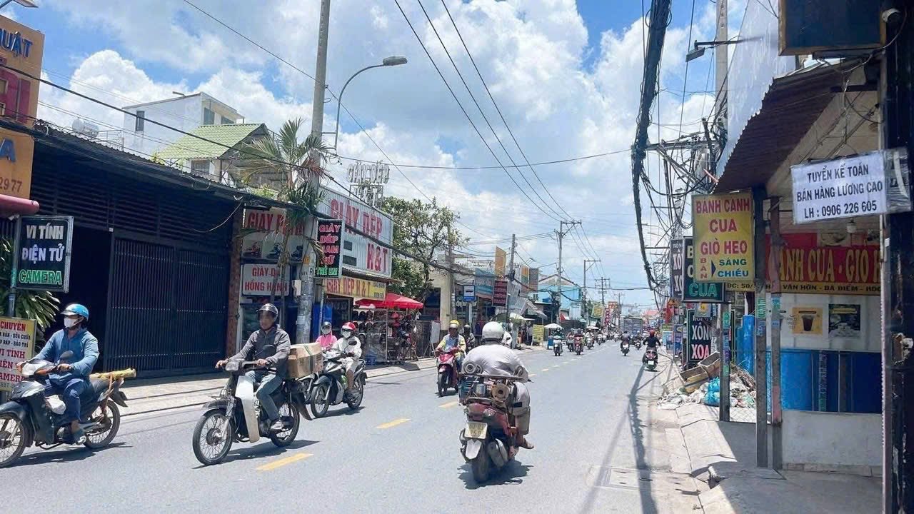 FrontHouse mặt tiền đường Phan Văn Hớn Hóc Môn 232m² giá 9.7 tỷ - Đầu tư sinh lời ngay!