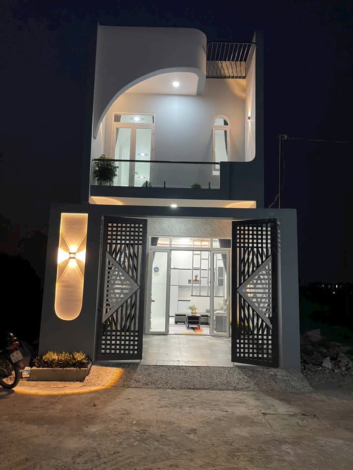 Nhà riêng Hóc Môn 110m² giá 2.25 tỷ - Tiện nghi đầy đủ, sẵn sàng vào ở!