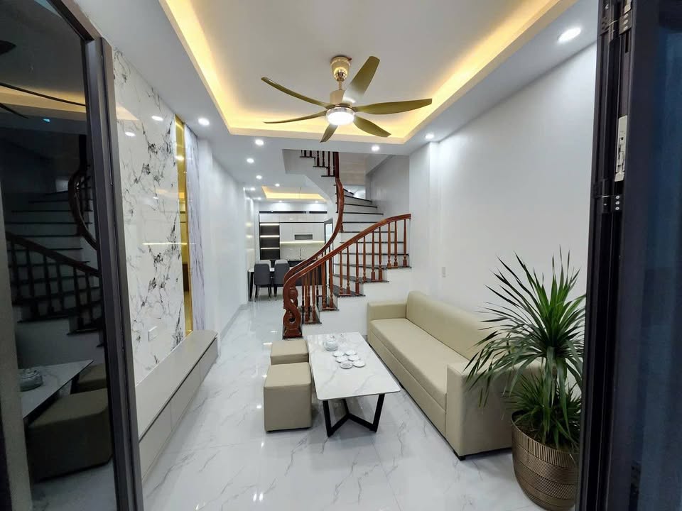 Nhà 3 tầng Lý Thường Kiệt, Hưng Yên 36m² giá 2 tỷ - Vị trí đắc địa gần trường học!