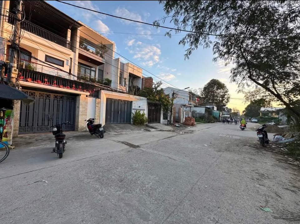 Nhà 2,5 Tầng Phú Thượng 100m² giá 3,5 tỷ - Kiến trúc hiện đại, vị trí đẹp!