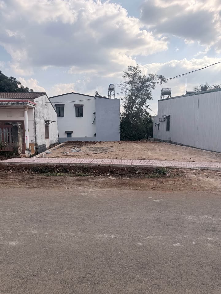 Đất mặt tiền hẻm 451 Y Moan, 144m² giá 2.8 tỷ - Vị trí đắc địa gần trung tâm!