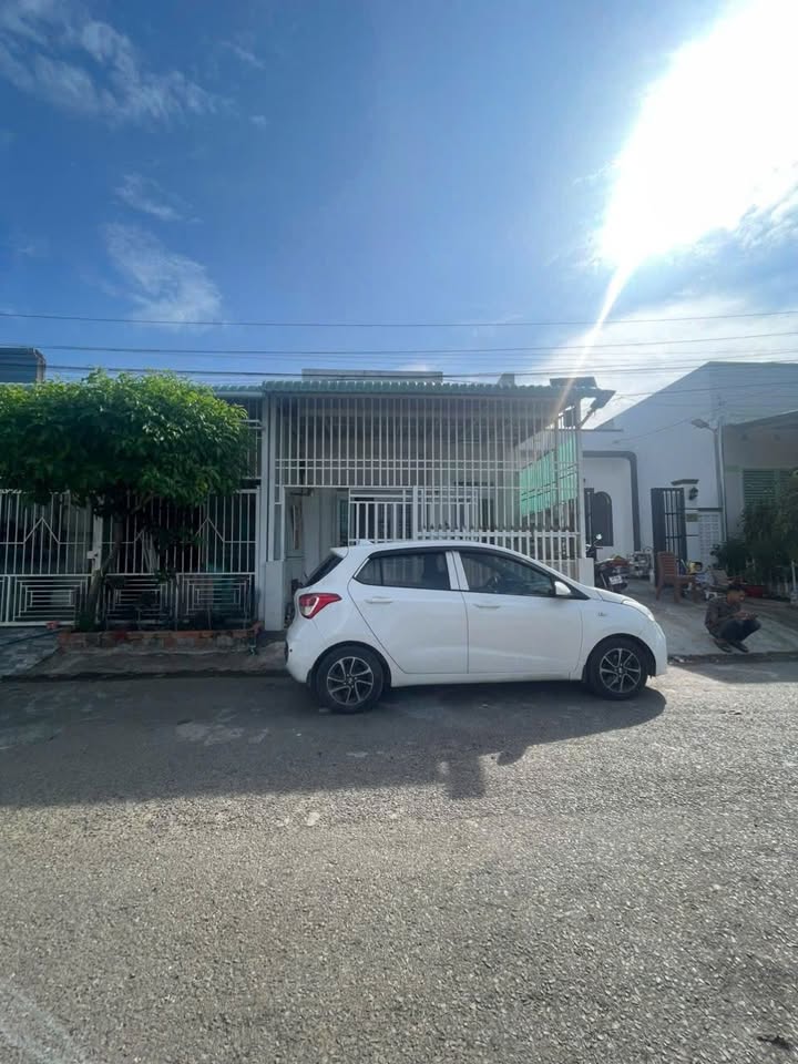 Nhà cấp 4 mặt tiền đường nhựa khu tái định cư Hàm Liêm 3, 95m² chỉ 1.55 tỷ - Sẵn sàng vào ở ngay!