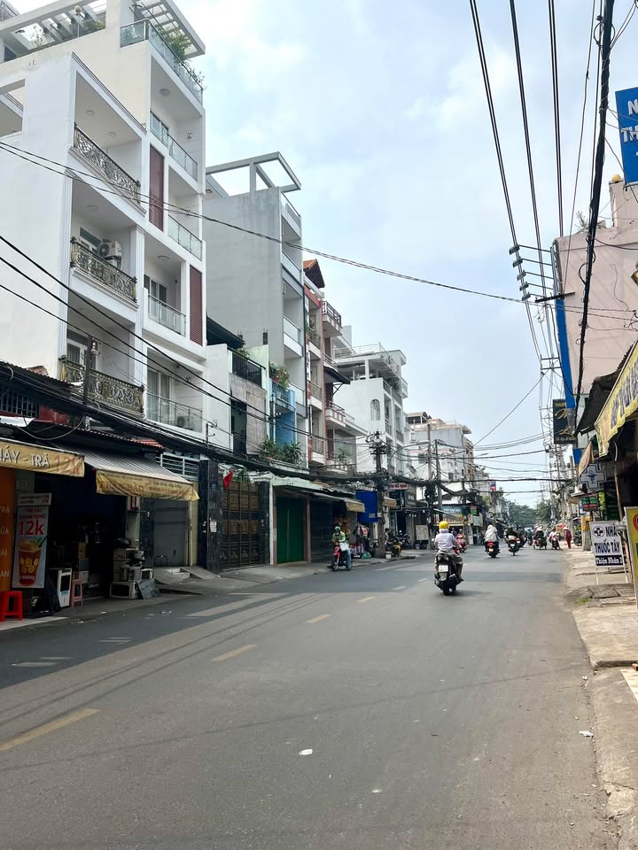 Nhà mặt tiền Lạc Long Quân, Quận 11, 31m² giá 9 tỷ - Đầu tư sinh lời ngay!