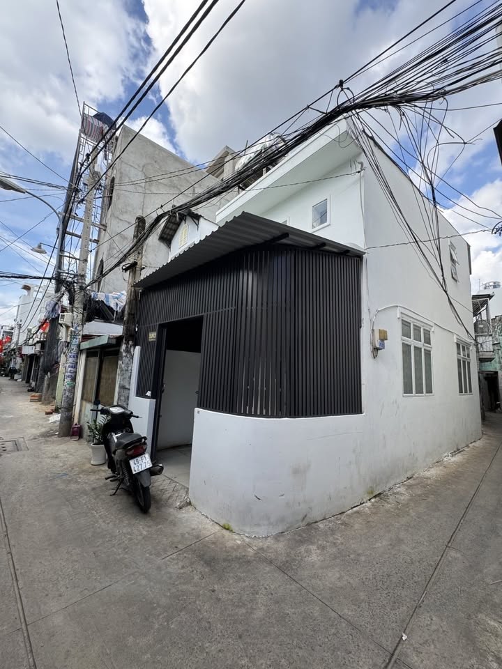 Nhà riêng quận 6, 43m², giá 4.08 tỷ - Căn góc thoáng mát, gần chợ Phú Lâm!