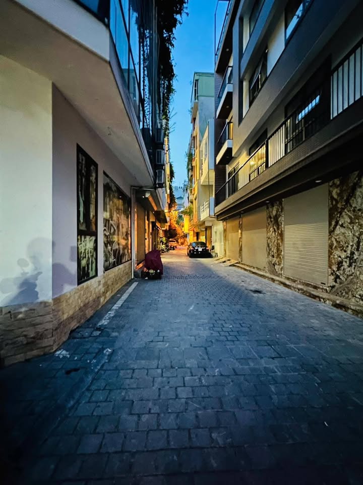 Nhà phố Lê Văn Lương, Cầu Giấy 100m² giá 32 tỷ - Sổ đỏ chính chủ!