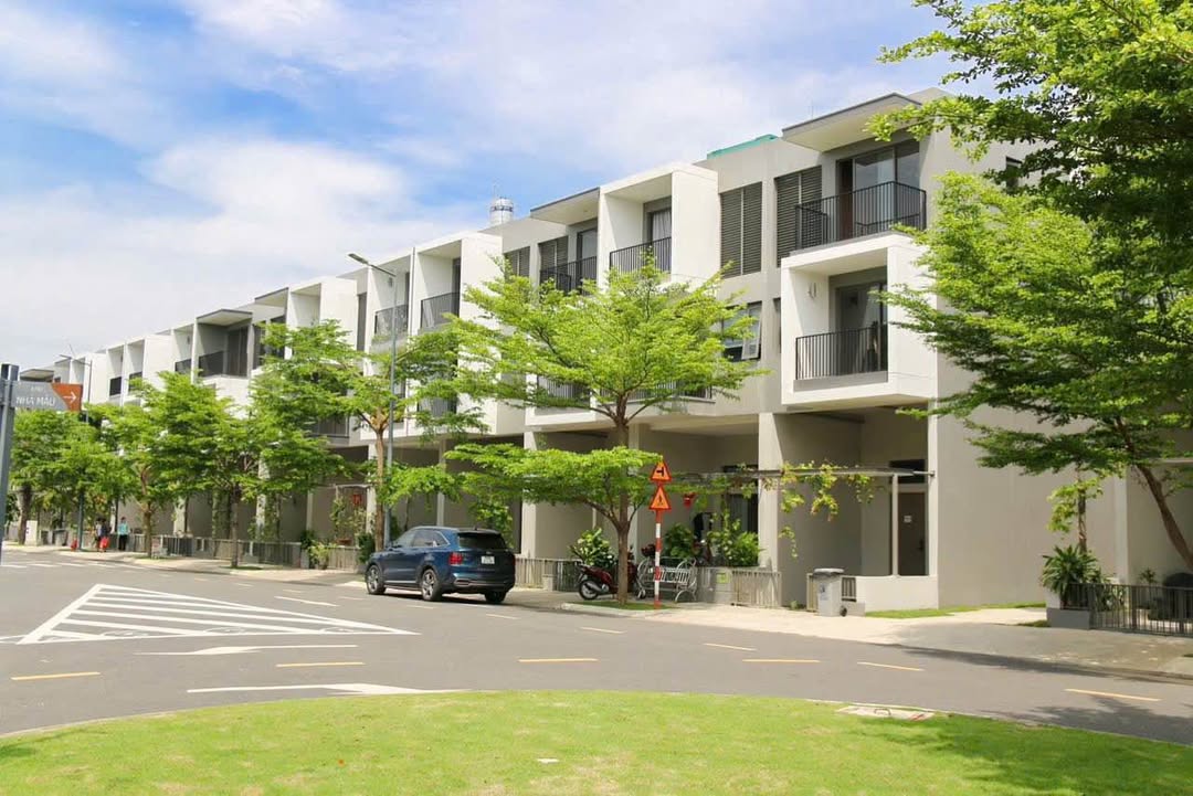 Nhà phố KDC THE STANDARD CENTRAL Tân Phước Khánh 100m² giá 5 tỷ - Hướng Tây Nam, giá rẻ hơn thị trường