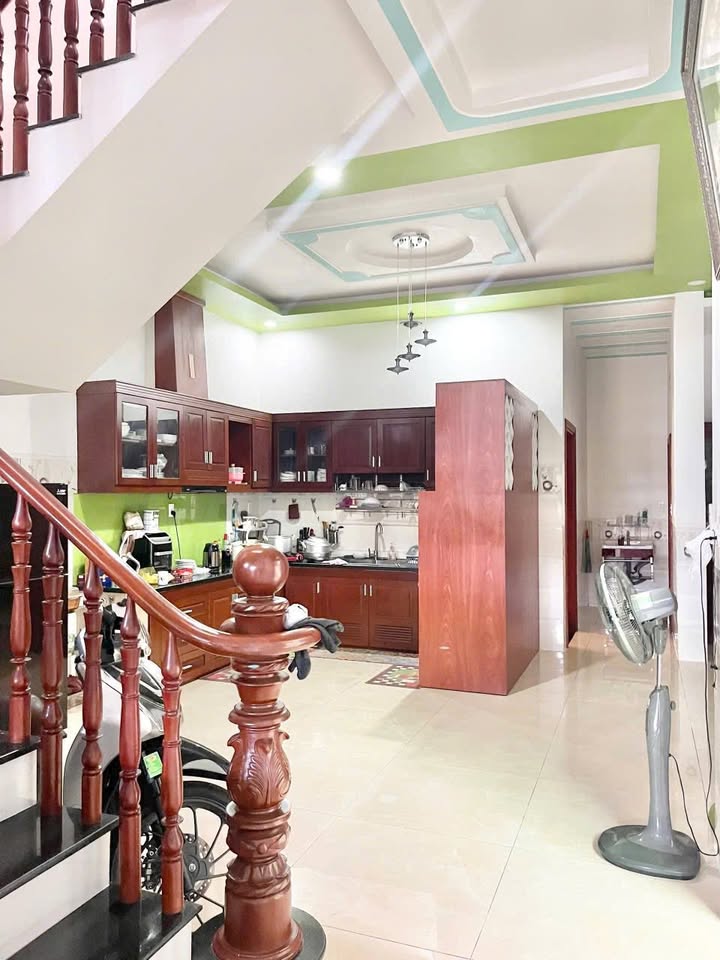 Biệt thự trung tâm TP Dĩ An 240m² giá 8 tỷ - Nội thất cao cấp tặng kèm!