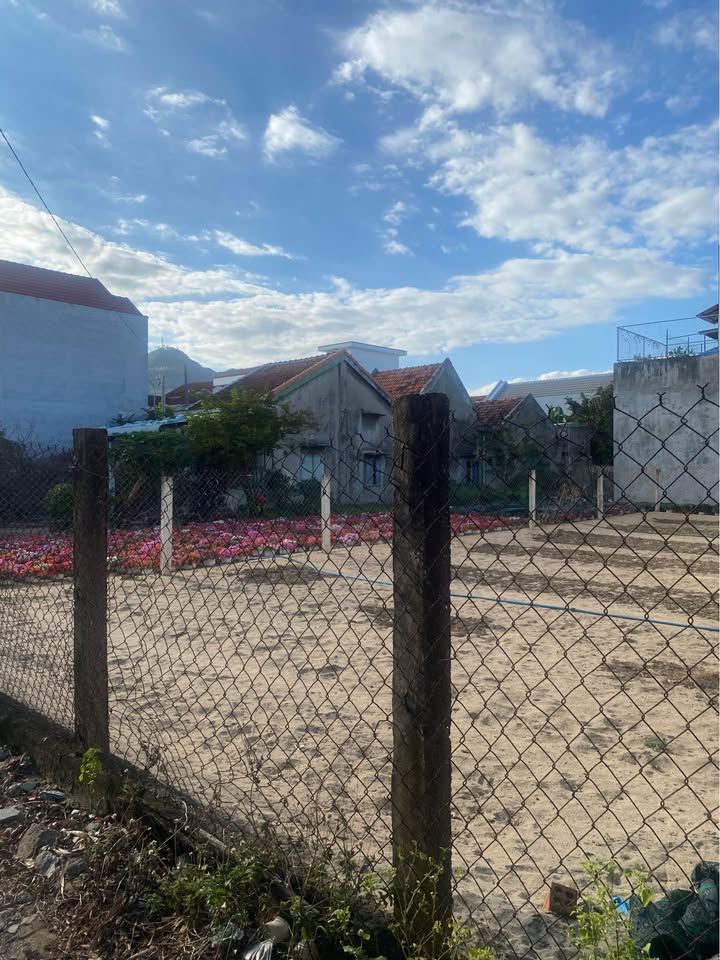 Đất ở trung tâm Tuy Hòa 100m² giá 1.6 tỷ - Gần biển, an cư lý tưởng!