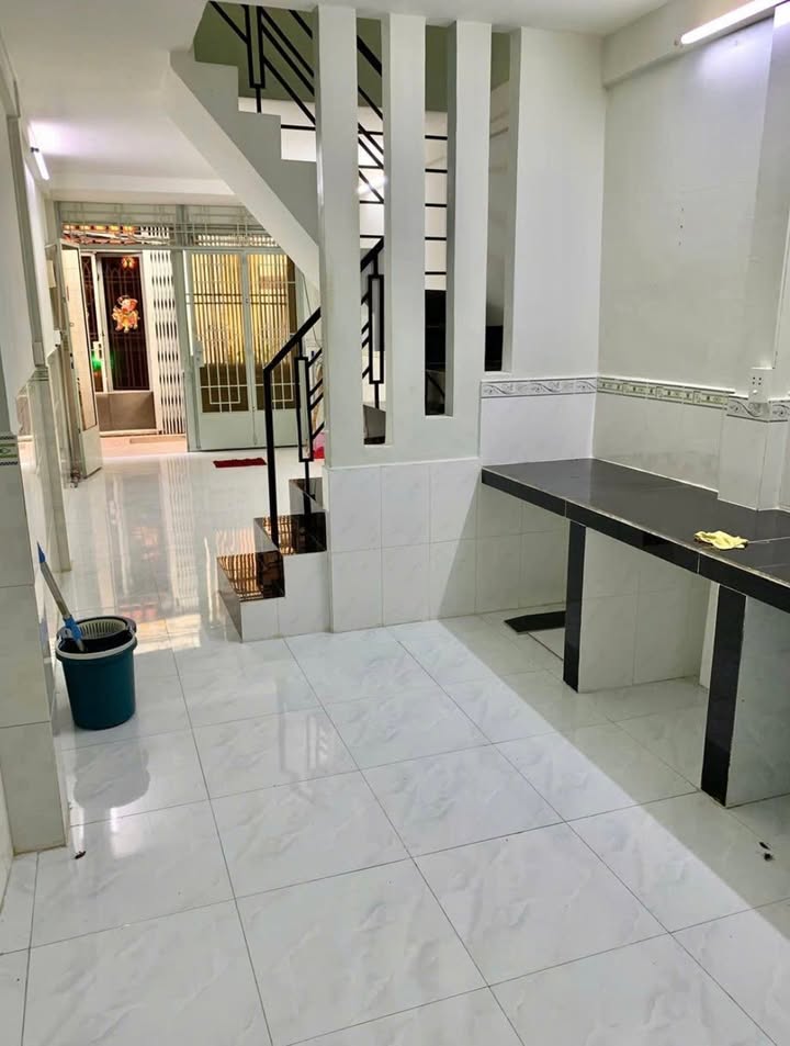 Nhà bán Quận 10, 36m² giá 4.6 tỷ - Chính chủ, tiện ích đầy đủ!