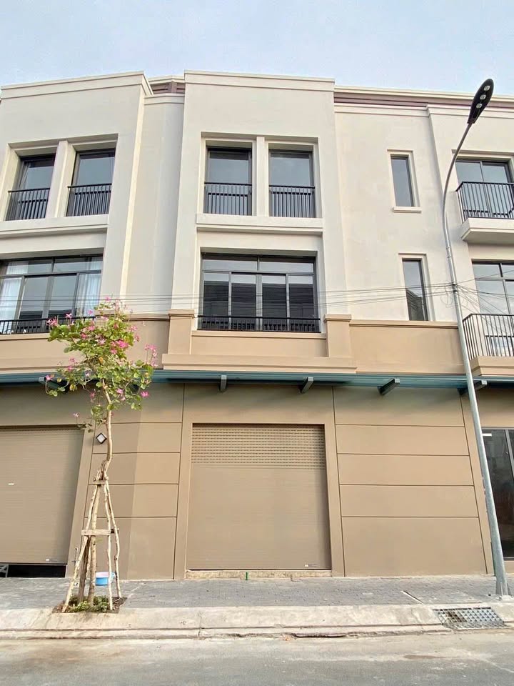 Bán nhà FrontHouse tại Đường số 12, TP Long Xuyên, 63m² - Vị trí đẹp, kinh doanh thuận lợi!