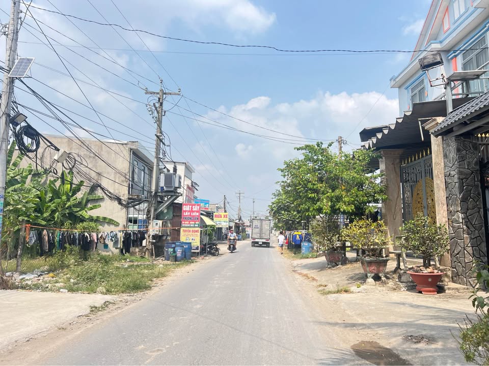 Nhà mặt tiền nhựa Tám Bình, Đức Hòa, 76m² giá 1.95 tỷ - Cơ hội kinh doanh tốt!