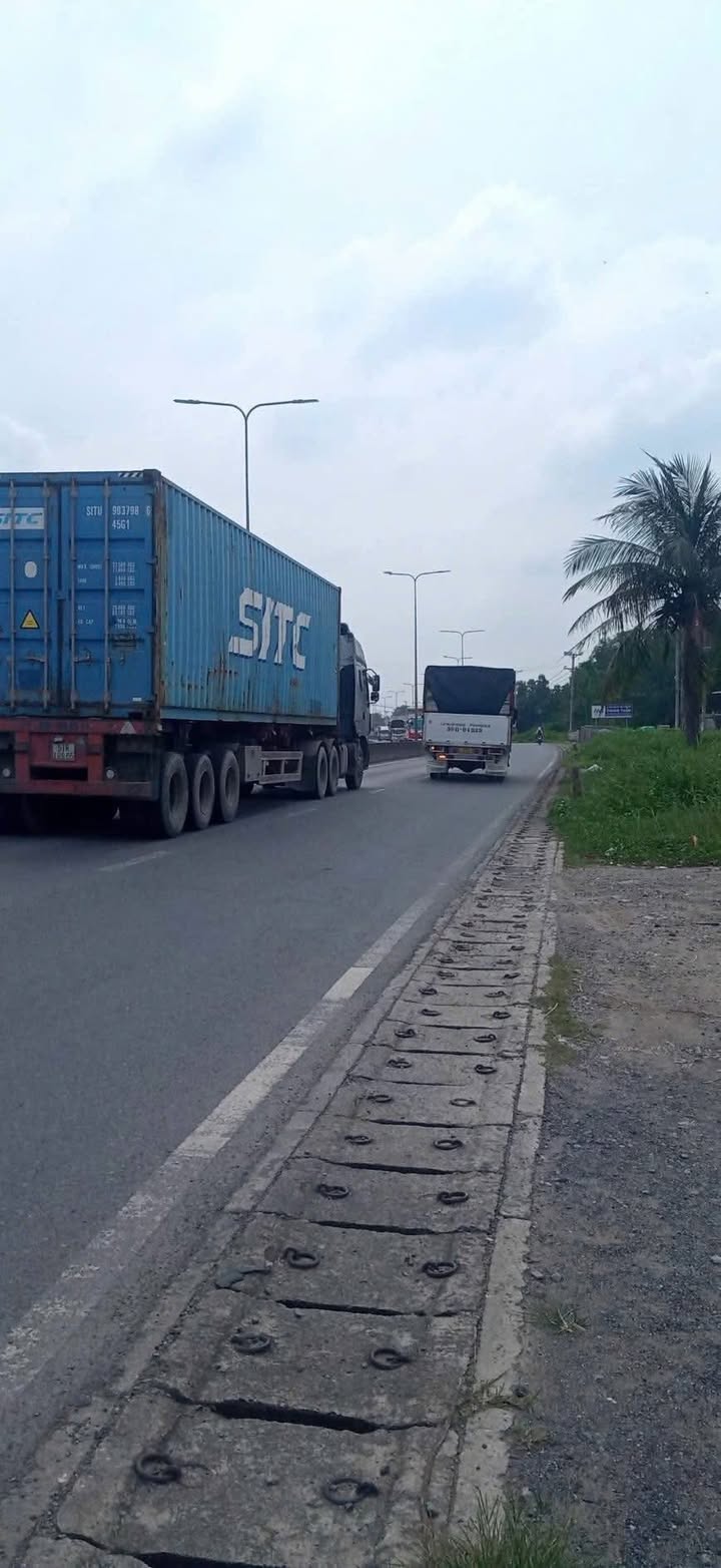 Đất nền thổ cư 1850m² mặt tiền đường 824 - Tiềm năng kinh doanh lớn!