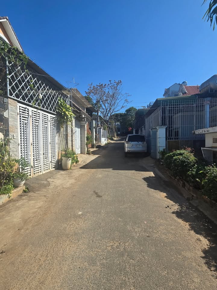 Đất nền Hẻm 04 Nguyễn Xuân Nguyên, Buôn Ma Thuột 143m² giá 4.5 tỷ - Thế đất cao ráo tiện ích đa dạng!