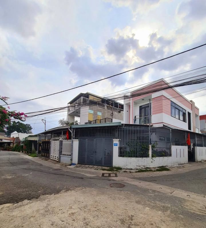 Nhà góc 2 mặt tiền Phú Lợi, Thủ Dầu Một 99m² giá 3.99 tỷ - Sổ hồng hoàn công