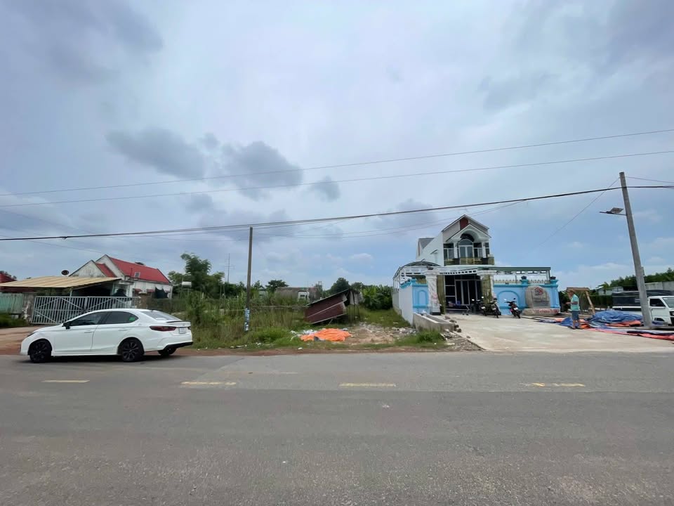 Bán nhà mặt tiền đường Bến Chà Vi, Bến Cát, Bình Dương - Diện tích 650m², giá 3 tỷ, vị trí đắc địa!