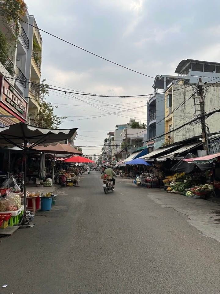 Bán gấp nhà mặt tiền chợ Tân Phú 130m² giá 22 tỷ - Sổ riêng chính chủ!