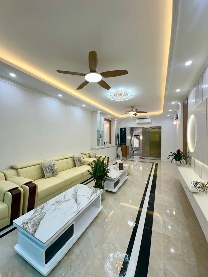 Nhà phố Ngọc Thụy, 52m² giá 12 tỷ - Thiết kế hiện đại, gần chợ!