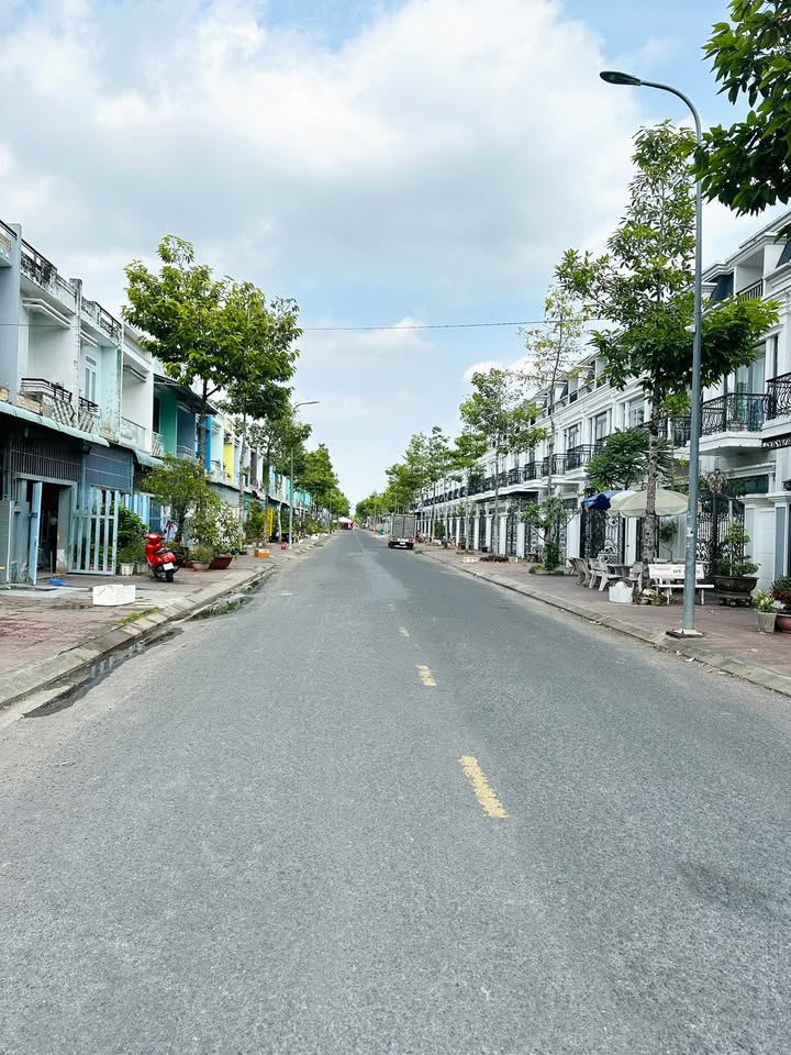 Townhouse đường số 8, Phường 4, Sóc Trăng 88m² giá 2.1 tỷ - Bàn giao thô hoàn thiện!