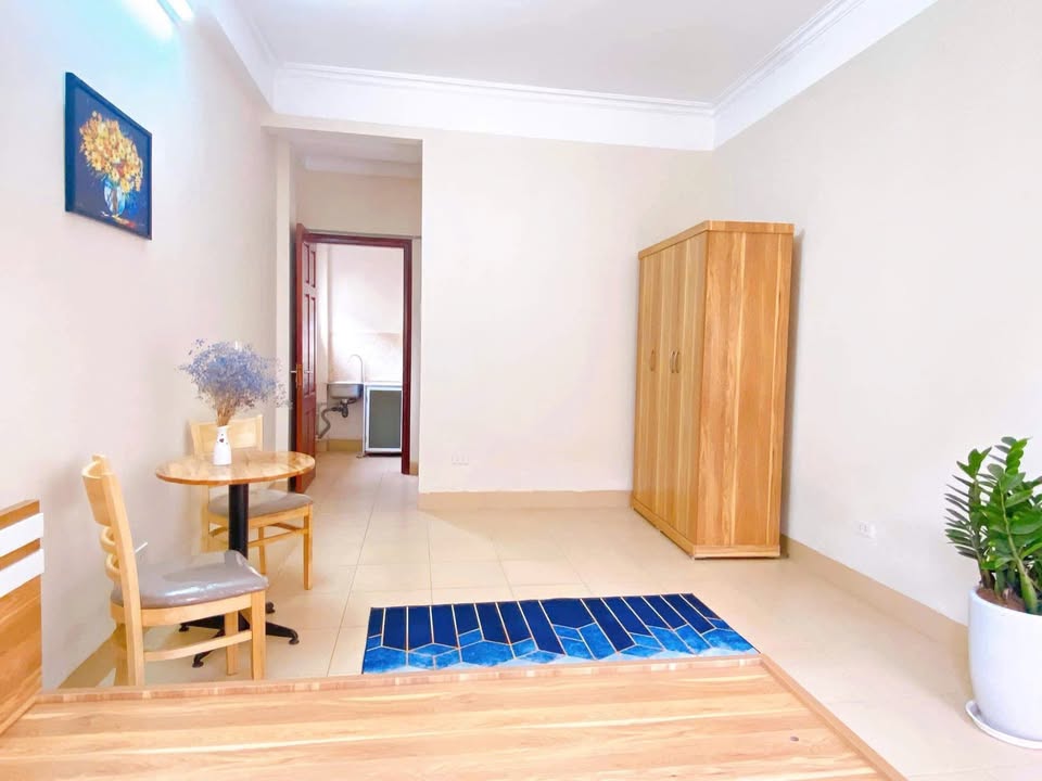 Phòng cho thuê Nguyễn Khánh Toàn, Cầu Giấy 25m² giá 3.8 triệu - Giờ giấc tự do!
