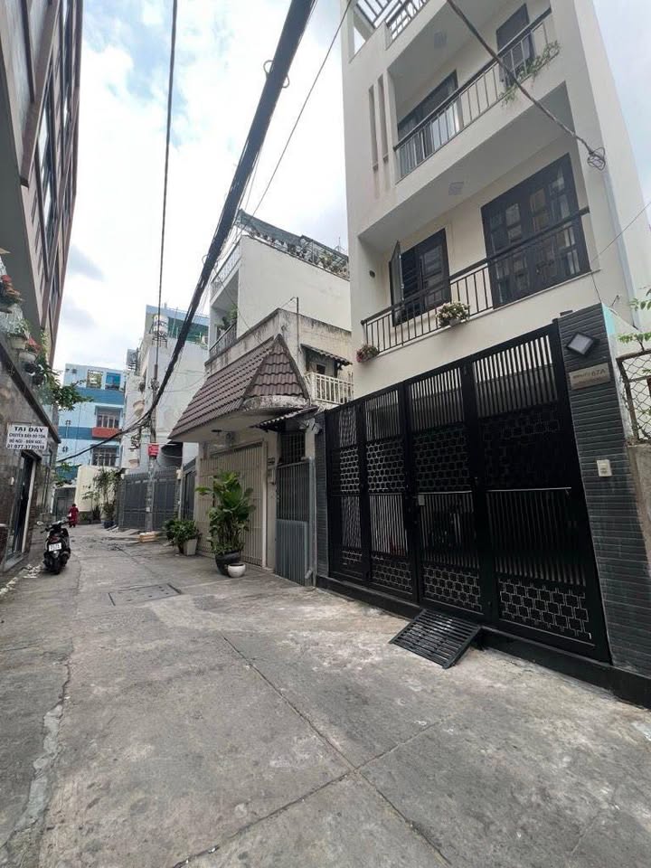 Nhà 2 tầng đường Huỳnh Văn Bánh, Phú Nhuận 76m² - Giá chỉ 11.8 tỷ