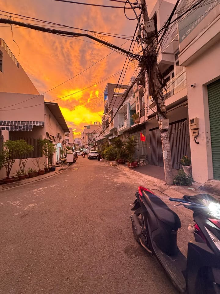 Nhà phố Tân Phú 144m² giá 16.5 tỷ - Hướng Nam, sẵn sàng ở ngay!