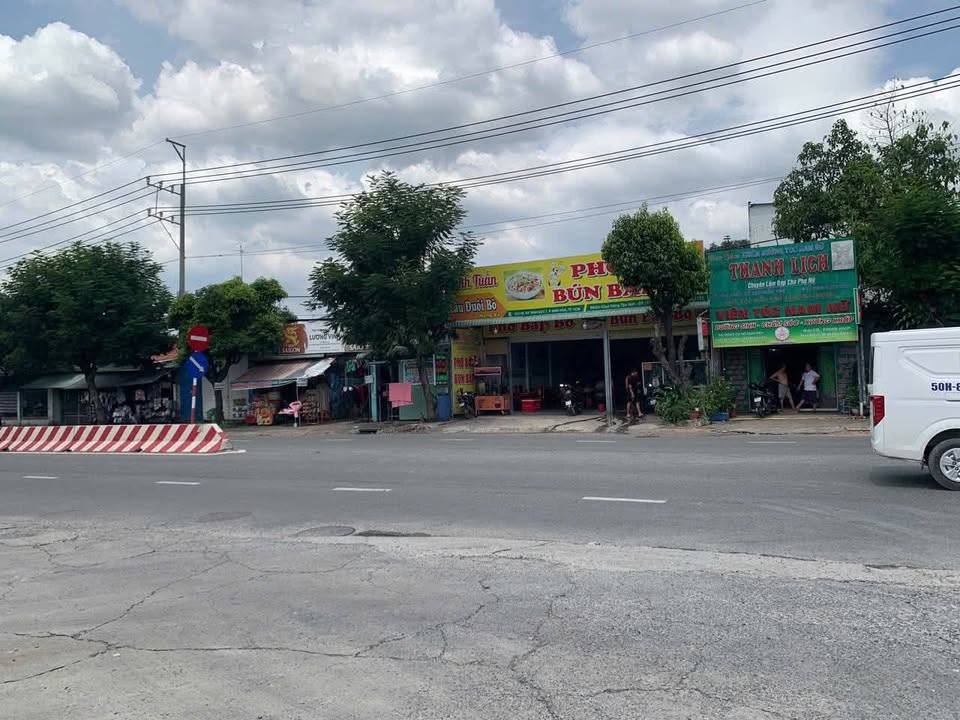 Đất nền liền kề mặt tiền ĐT743, Bình Hòa, 254.5m² giá 13 tỷ - Sổ hồng chính chủ