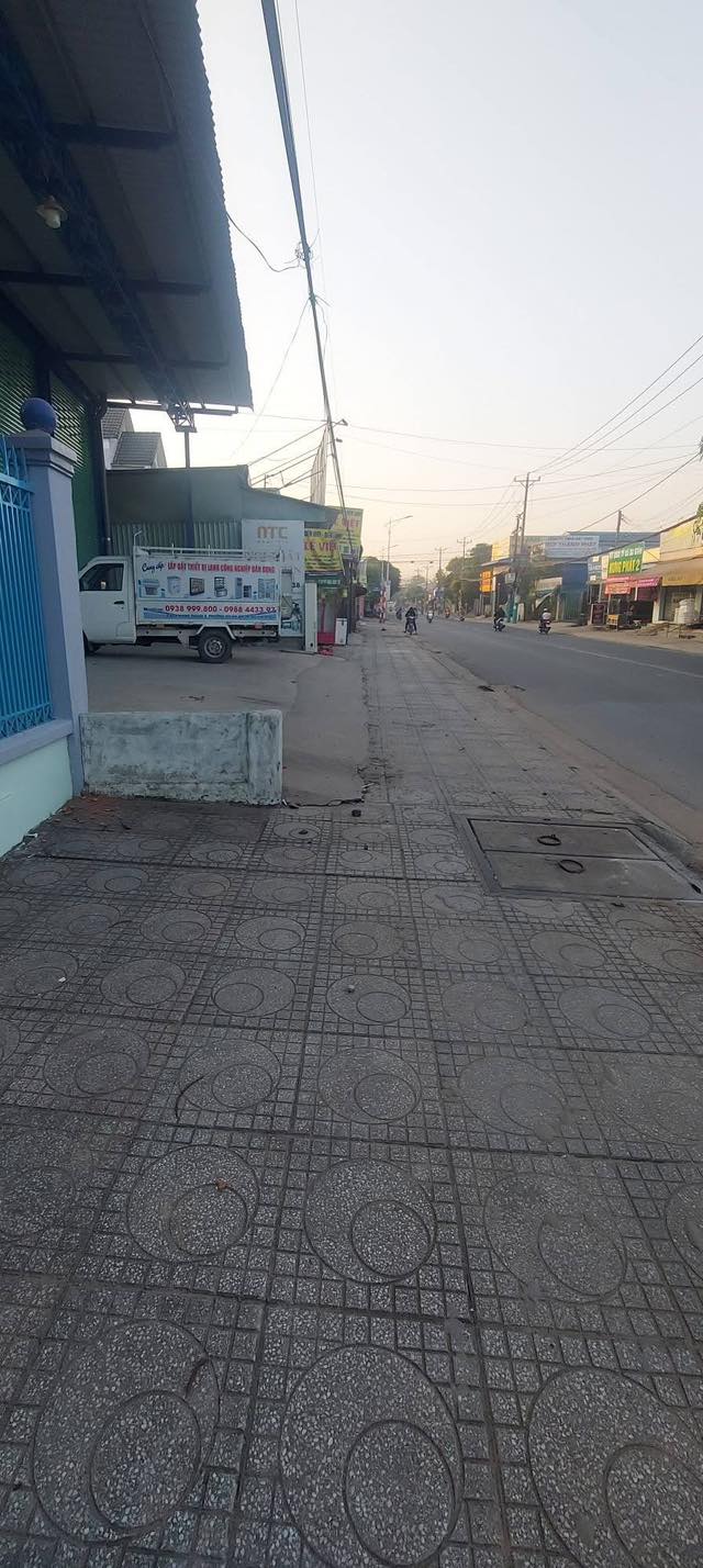 Nhà phố mặt tiền Cách Mạng Tháng Tám, Bình Dương 500m² - Vị trí đắc địa, giao thông thuận tiện!