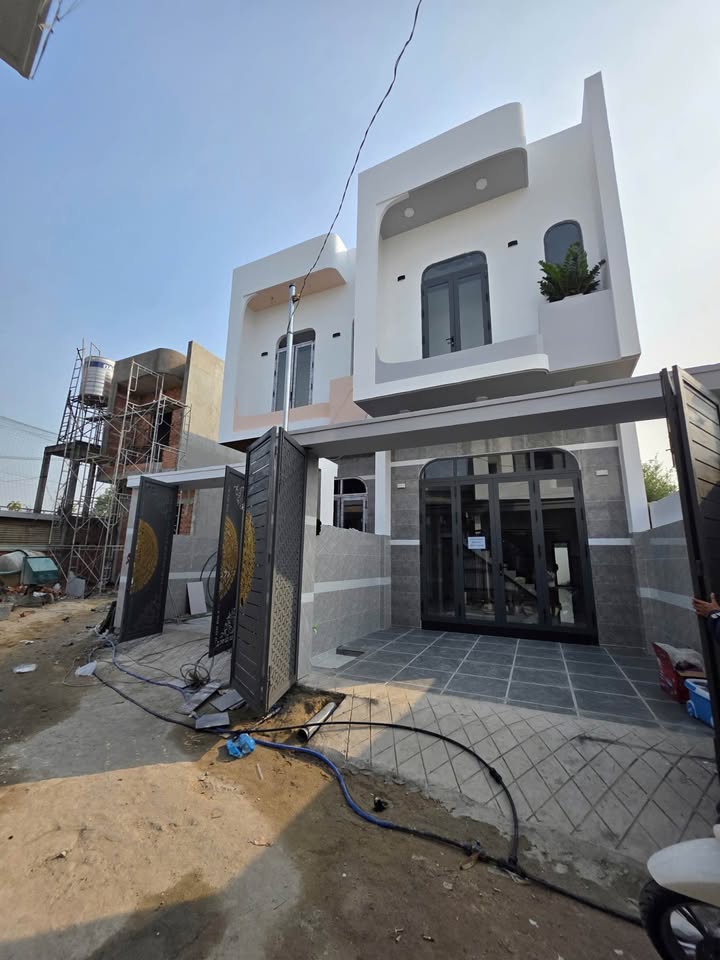 Nhà phố 85m² tại phường Thái Hòa, TP. Tân Uyên, giá chỉ 2.8 tỷ - Sổ hồng chính chủ!