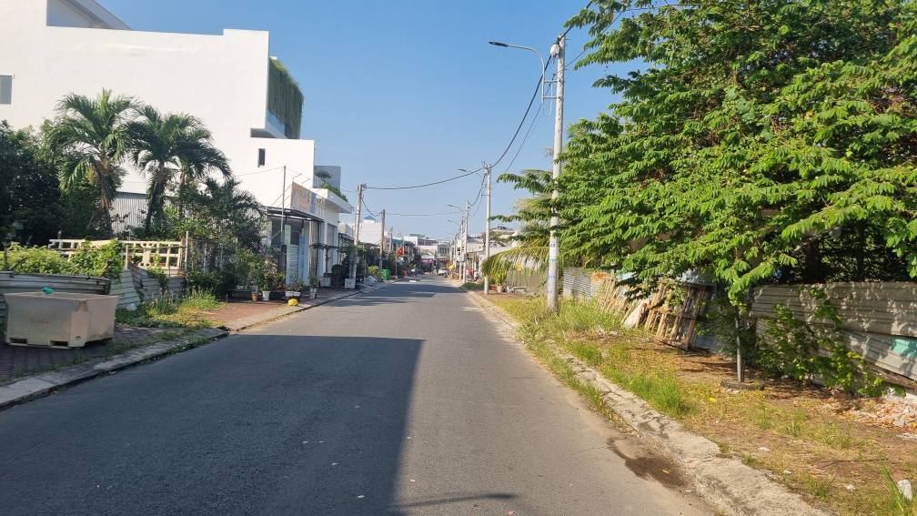 Đất nền đường Lê Hoàng Thá, Cà Mau 300m² giá 6 tỷ - Phù hợp kinh doanh đa dạng