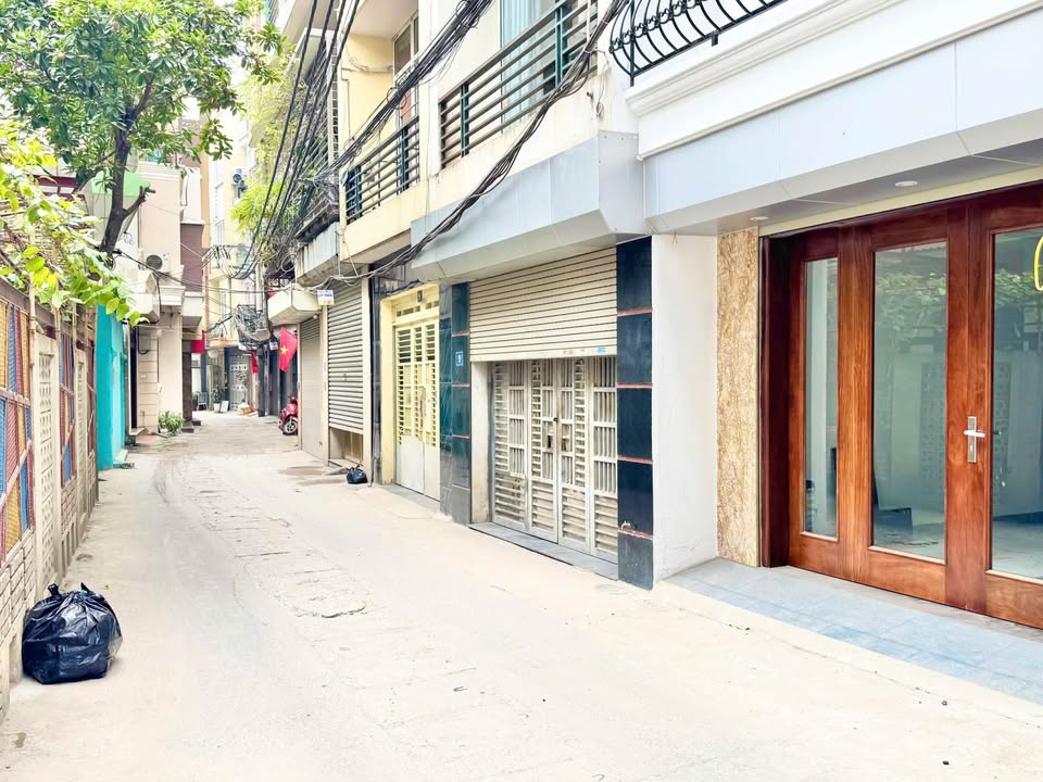 Nhà mặt ngõ kinh doanh Phạm Văn Đồng 50m² giá 13 tỷ - Có thang máy, thoáng đãng!