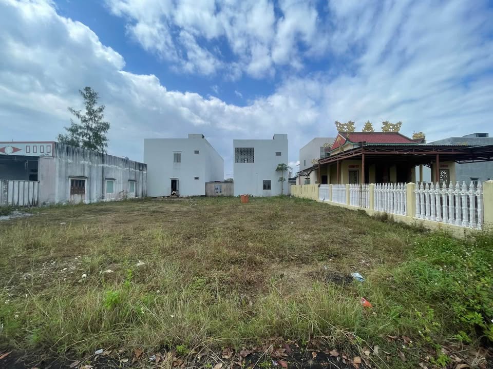 Đất nền ven biển Duy Hải 300m² giá 4.75 tỷ - Cơ hội đầu tư tuyệt vời!