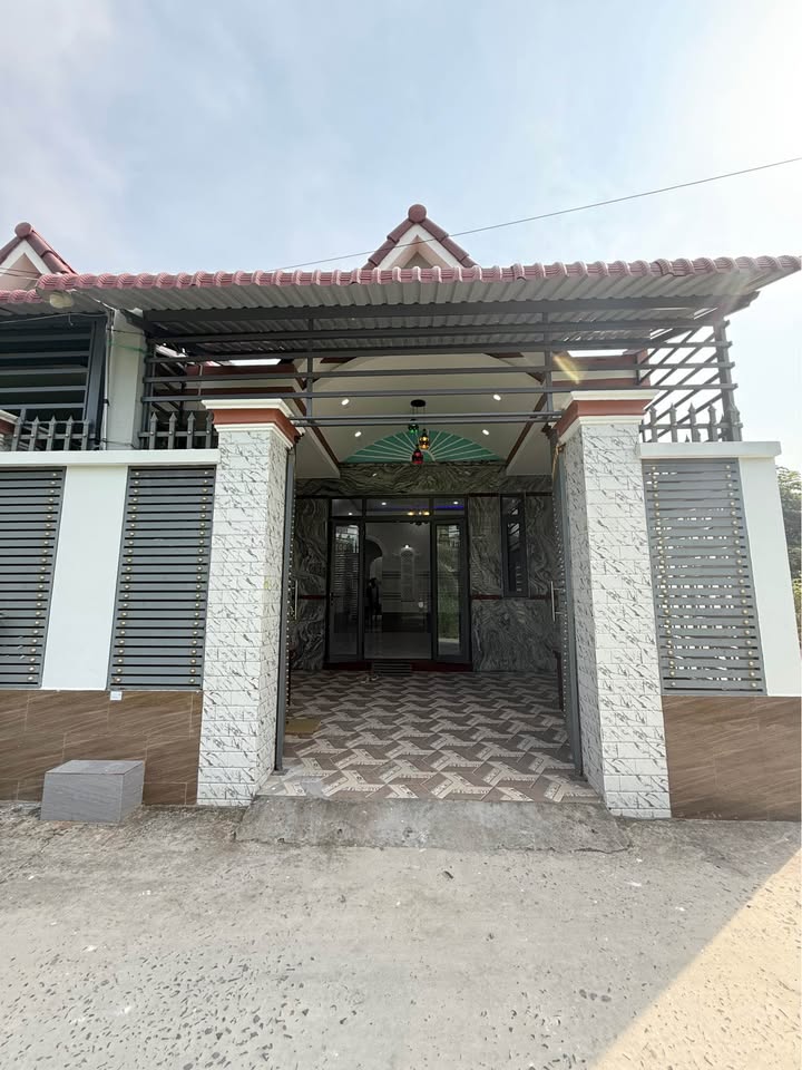 Nhà bán khu phố 8, Phường 5, Mỹ Tho 100m² giá 1.95 tỷ - Sổ đỏ chính chủ!