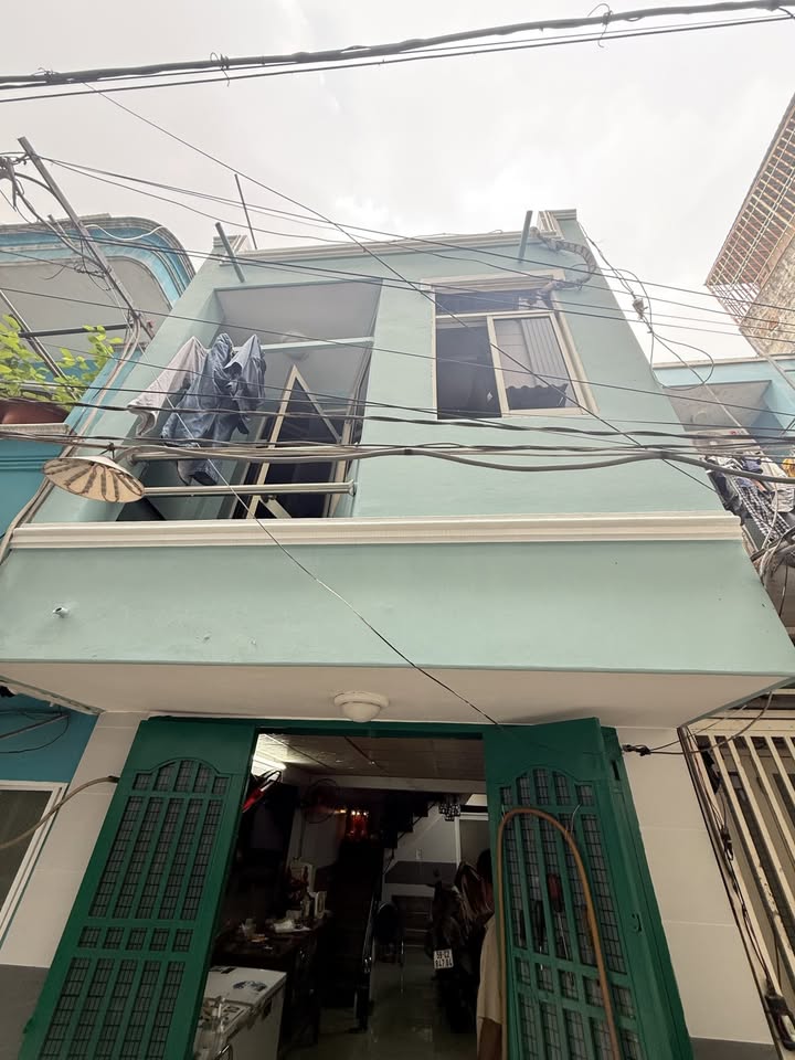 Nhà 2 tầng hẻm xe hơi Phú Thuận Quận 7 giá 3.59 tỷ - Sẵn sàng vào ở ngay!