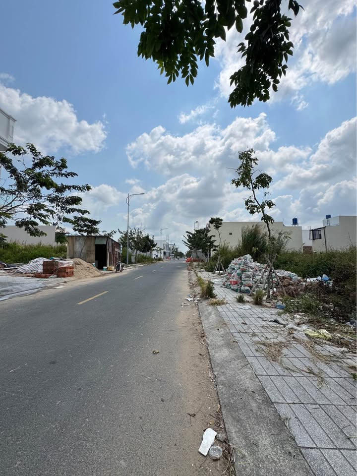 Đất nền góc KDT Tây Bắc Rạch Giá 90m² giá 2.05 tỷ - Sổ đỏ chính chủ, xây dựng ngay!