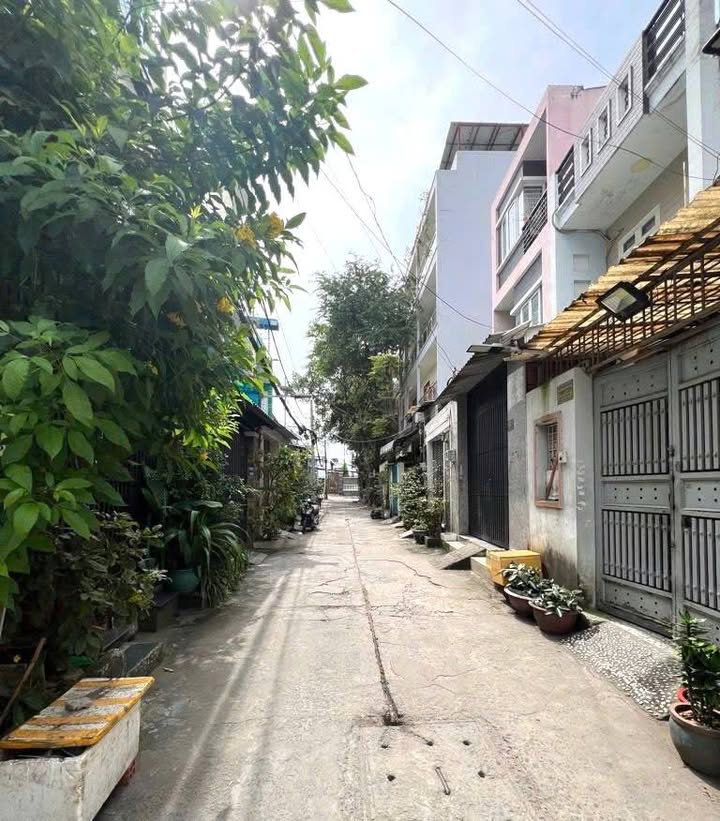 Đất thổ cư Liên Khu 10-11, Bình Tân 80m² giá 6.5 tỷ - Hẻm xe hơi rộng rãi!