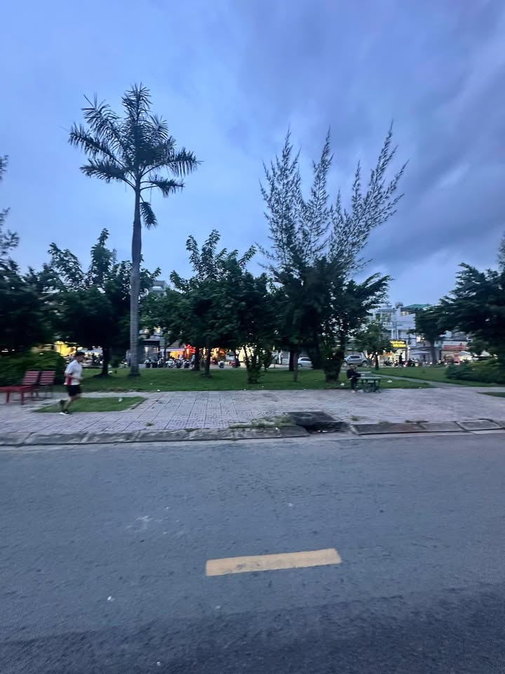 Nhà mặt tiền d9 Tây Thạnh 72m² giá 10 tỷ - Đối diện công viên và khu dân cư đông đúc!