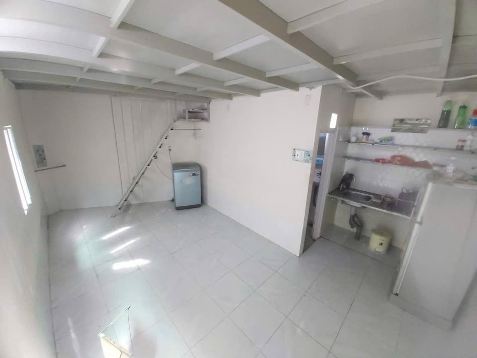 Phòng trọ Ngọc Hiệp Nha Trang 20m² giá 2.4 triệu - Tiện nghi đầy đủ, gần chợ và trung tâm!